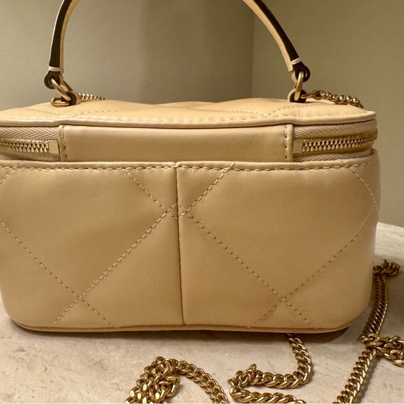 TORY BURCH  KIRA DIAMOND QUILT VANITY CASE.   Never used - Picture 7 of 10